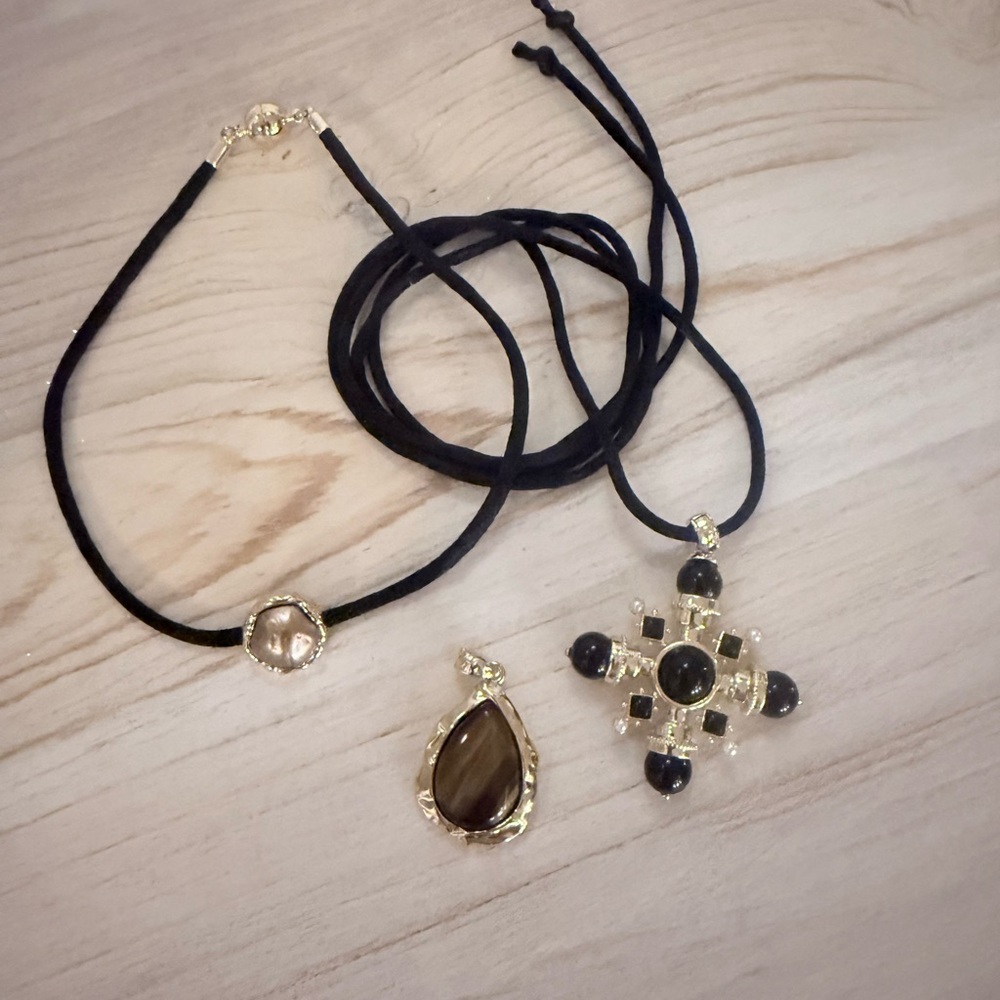 WWW Gold and Black Jewelry Set